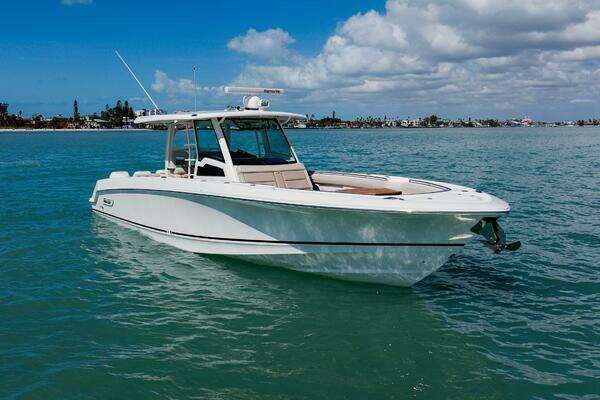 2019 Boston Whaler 38