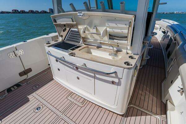 Boston Whaler 380 Outrage Yacht For Sale