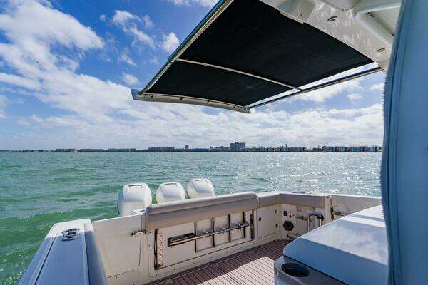 Boston Whaler 380 Outrage Yacht For Sale