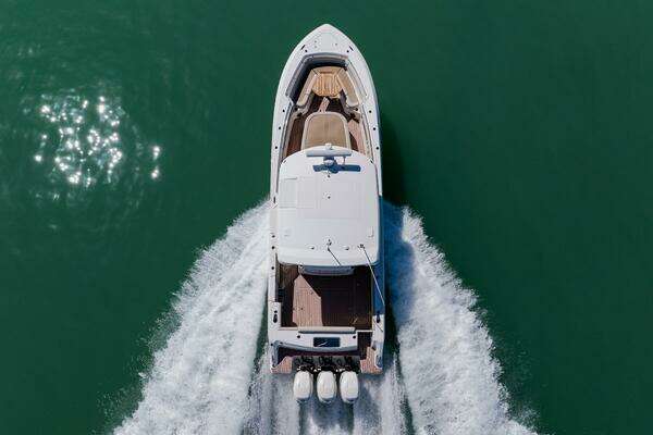 2019 Boston Whaler 38