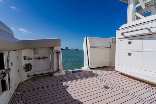 Boston Whaler 380 Outrage Yacht For Sale