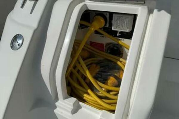 Floating Options 32ft Regal Yacht For Sale