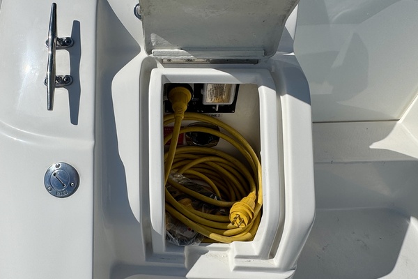 Floating Options 32ft Regal Yacht For Sale