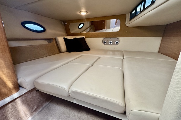 Floating Options 32ft Regal Yacht For Sale
