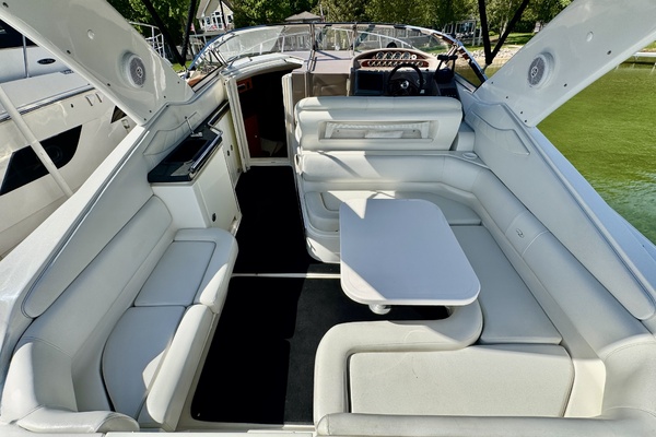 Floating Options 32ft Regal Yacht For Sale