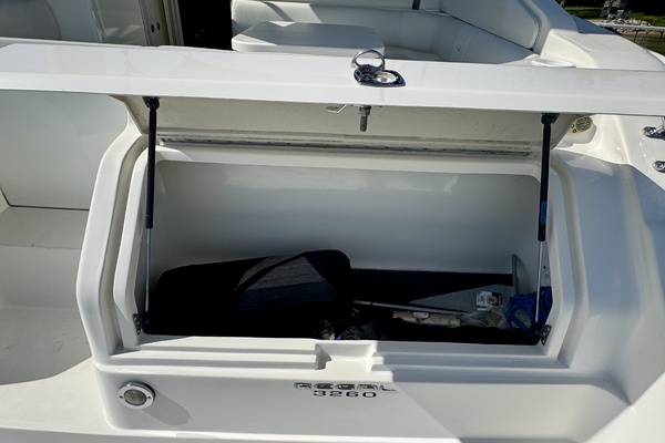 Floating Options 32ft Regal Yacht For Sale