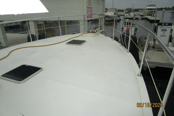 37' Great Harbour foredeck2