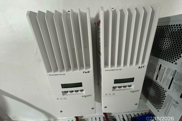 37' Great Harbour solar panels controllers