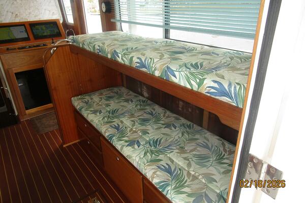 37' Great Harbour salon starboard berths1