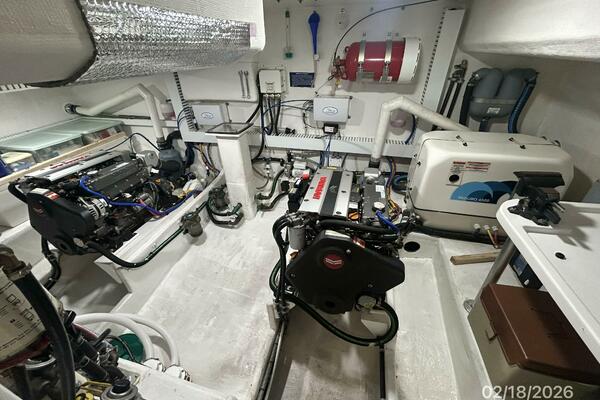 37' Great Harbour engine room