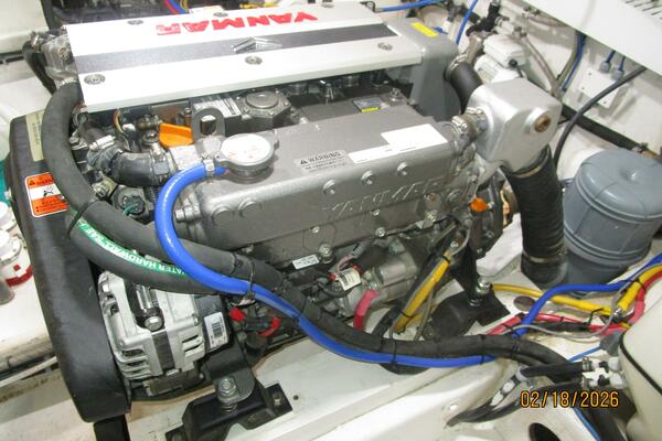 37' Great Harbour port main engine2