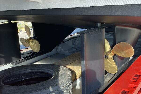 37' Great Harbour running gear