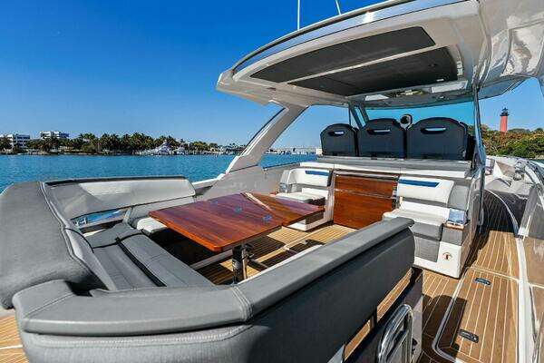 Tiara Yachts 38 LS Yacht For Sale