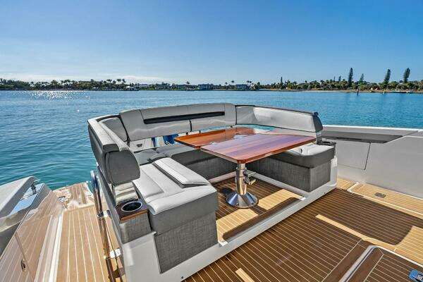 Tiara Yachts 38 LS Yacht For Sale