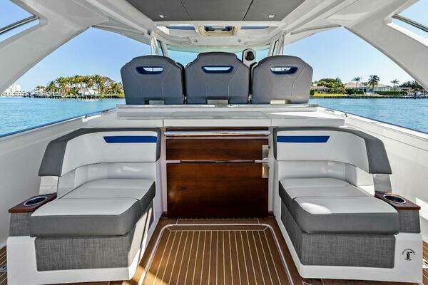 Tiara Yachts 38 LS Yacht For Sale