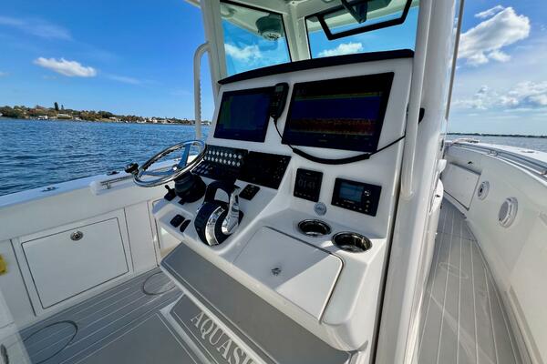 34ft Caymas Yacht For Sale