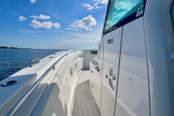 34ft Caymas Yacht For Sale