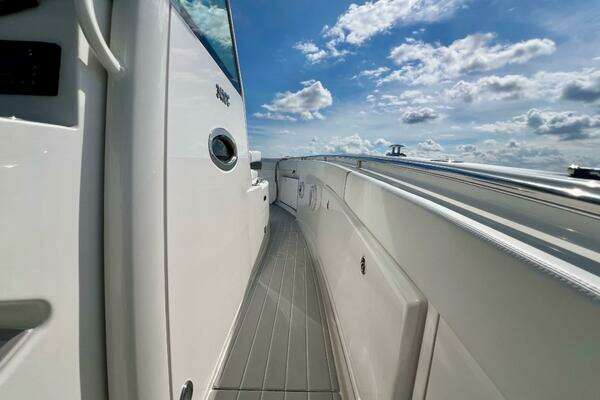 Caymas 341CC Yacht For Sale