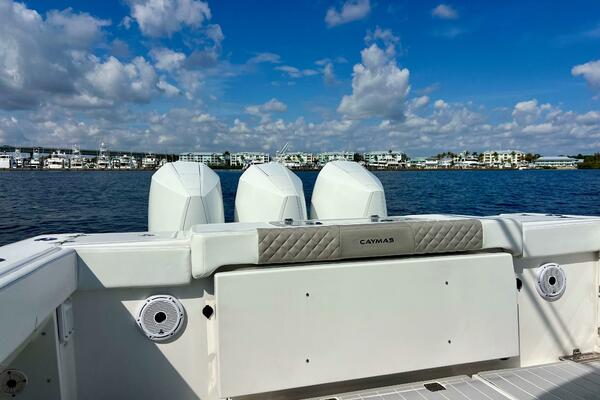 34ft Caymas Yacht For Sale