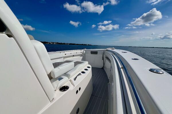 34ft Caymas Yacht For Sale