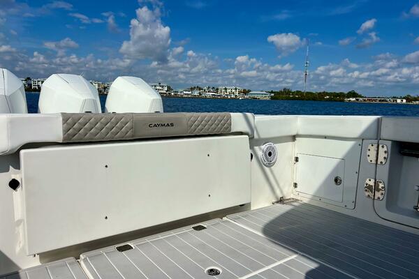 34ft Caymas Yacht For Sale