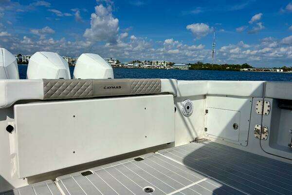Caymas 341CC Yacht For Sale