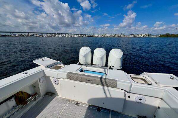 Caymas 341CC Yacht For Sale
