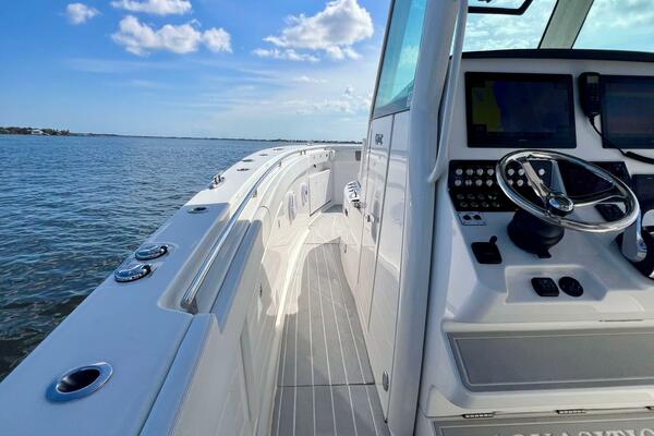 34ft Caymas Yacht For Sale