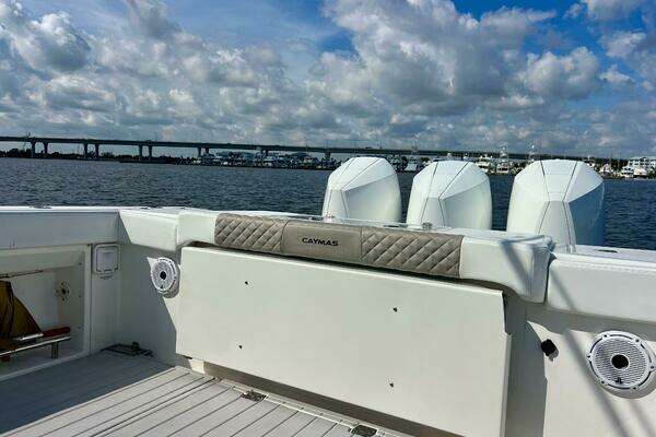 Caymas 341CC Yacht For Sale