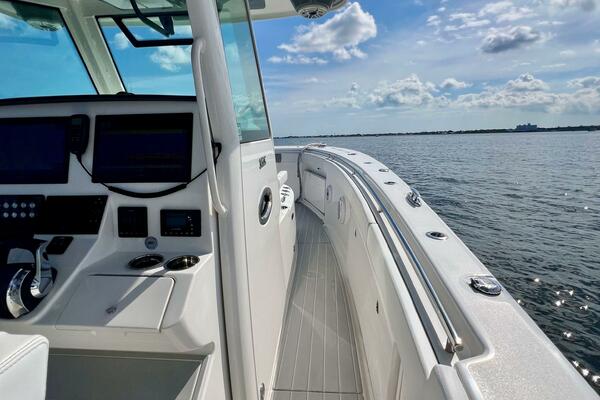 34ft Caymas Yacht For Sale