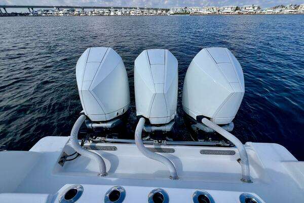 Caymas 341CC Yacht For Sale