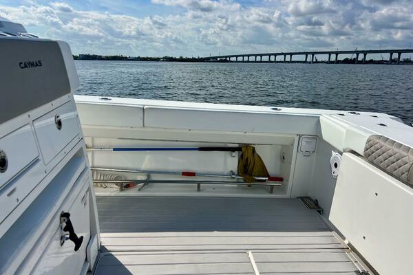 34ft Caymas Yacht For Sale