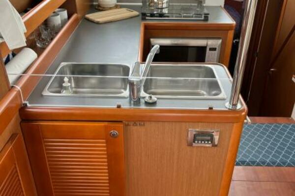 Irie Life 34ft Beneteau Yacht For Sale