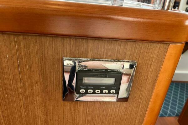 Irie Life 34ft Beneteau Yacht For Sale