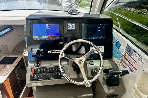 Pursuit OS 325 - Helm