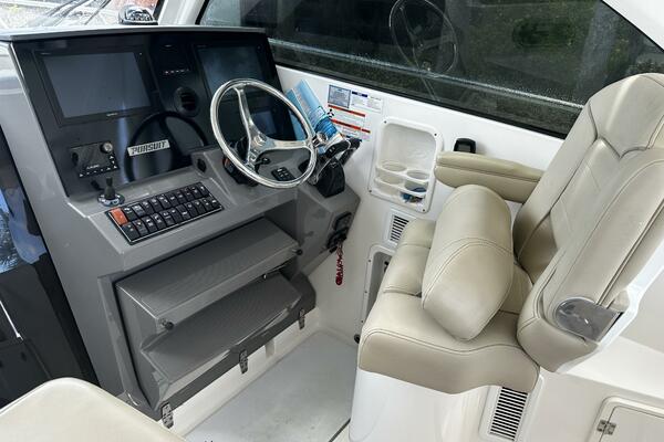 Pursuit OS 325 - Helm