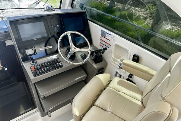 Pursuit OS 325 - Helm