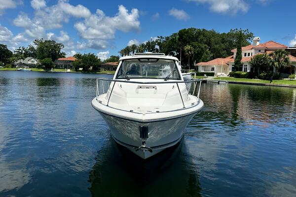 Pursuit OS 325 - Exterior