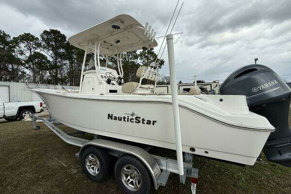 Photo of the 2022 NauticStar 2302 Legacy