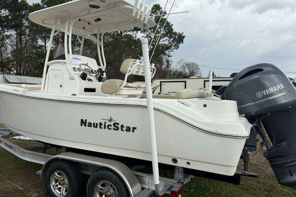 Photo of the 2022 NauticStar 2302 Legacy
