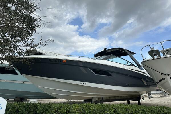 32ft Cruisers Yachts Yacht For Sale