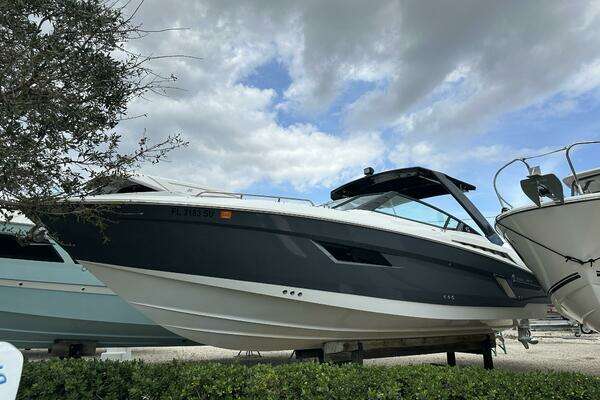 32-ft-Cruisers Yachts-2019-338 Outboard- Fort Lauderdale Florida United States  yacht for sale