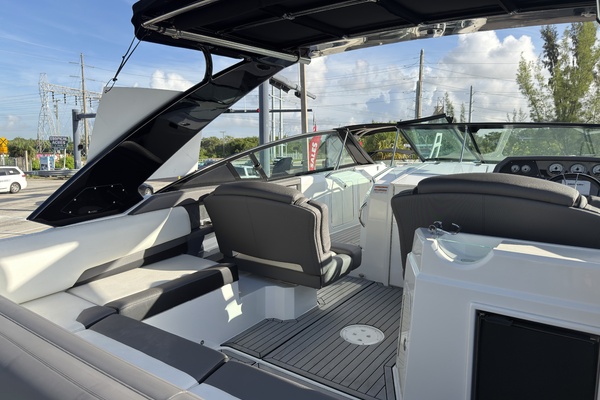 Photo of the 2019 Cruisers Yachts 338 Outboard