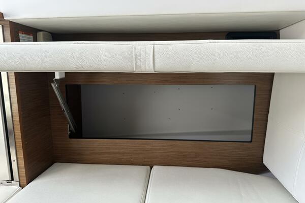 32ft Cruisers Yachts Yacht For Sale