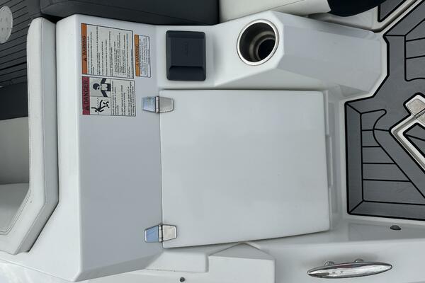 32ft Cruisers Yachts Yacht For Sale