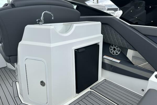 32ft Cruisers Yachts Yacht For Sale