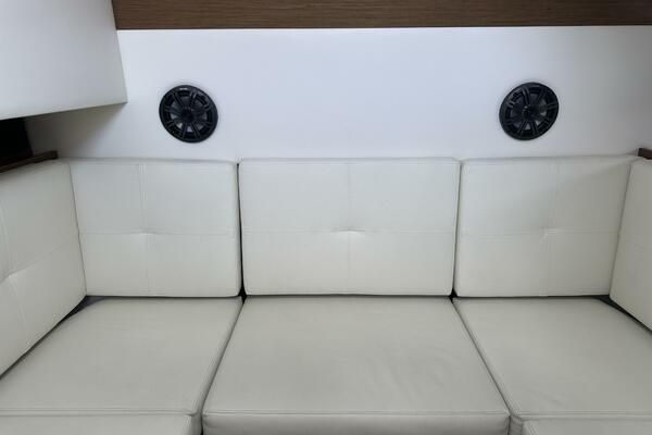 32ft Cruisers Yachts Yacht For Sale