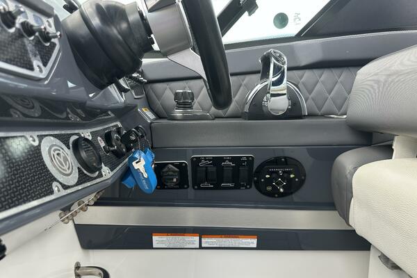 32ft Cruisers Yachts Yacht For Sale