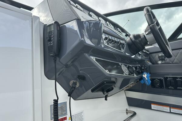 32ft Cruisers Yachts Yacht For Sale