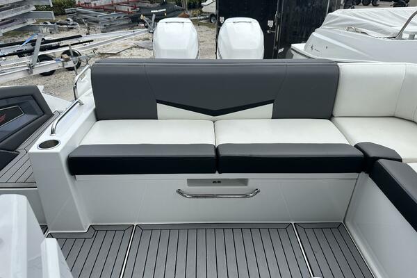 32ft Cruisers Yachts Yacht For Sale